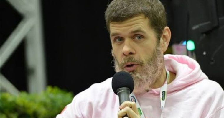 «Летописец голливудских звезд» Перез Хилтон госпитализирован после шокирующего стрима