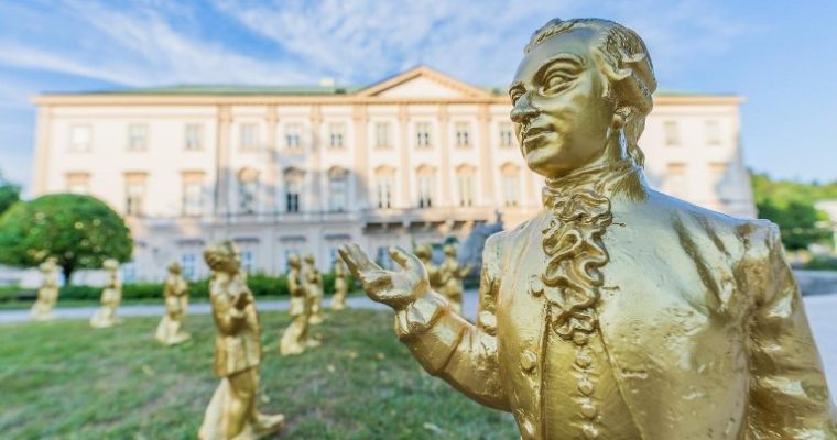 В Зальцбурге украли 210 золотых статуэток Моцарта