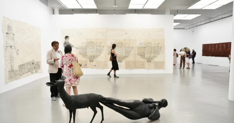 Человек и животное: большая выставка Kiki Smith в Монпелье