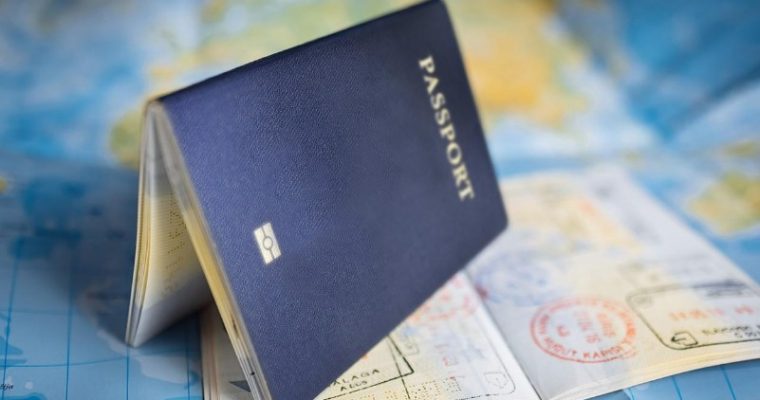 Граждане без документов: кто на Земле живет и путешествует без паспорта