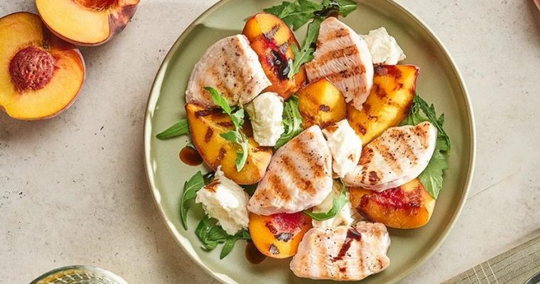 Салат с курицей и персиком: вкусное сочетание за 20 минут