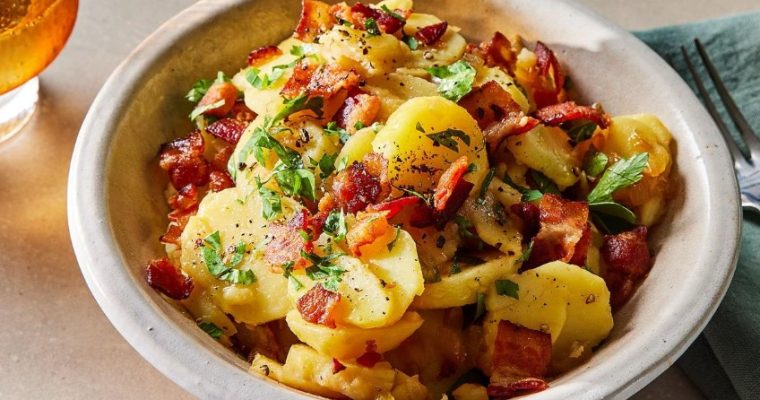Баварский картофельный салат: классический рецепт с беконом и горчичной заправкой