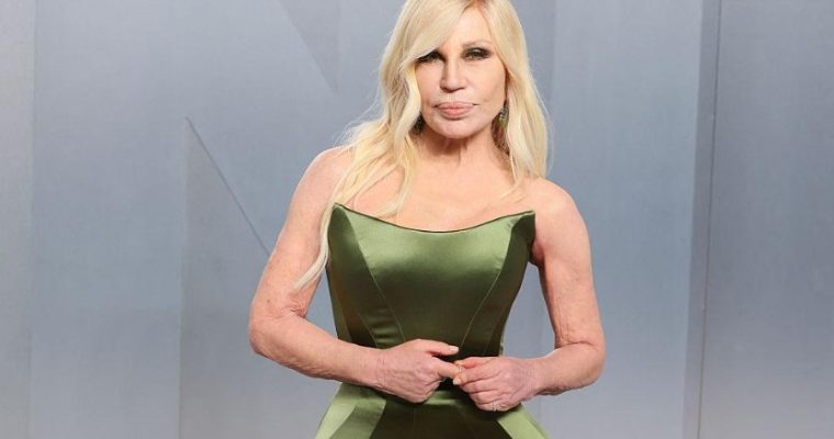 Donatella Versace объединяется с REVOLVE ради нового бренда