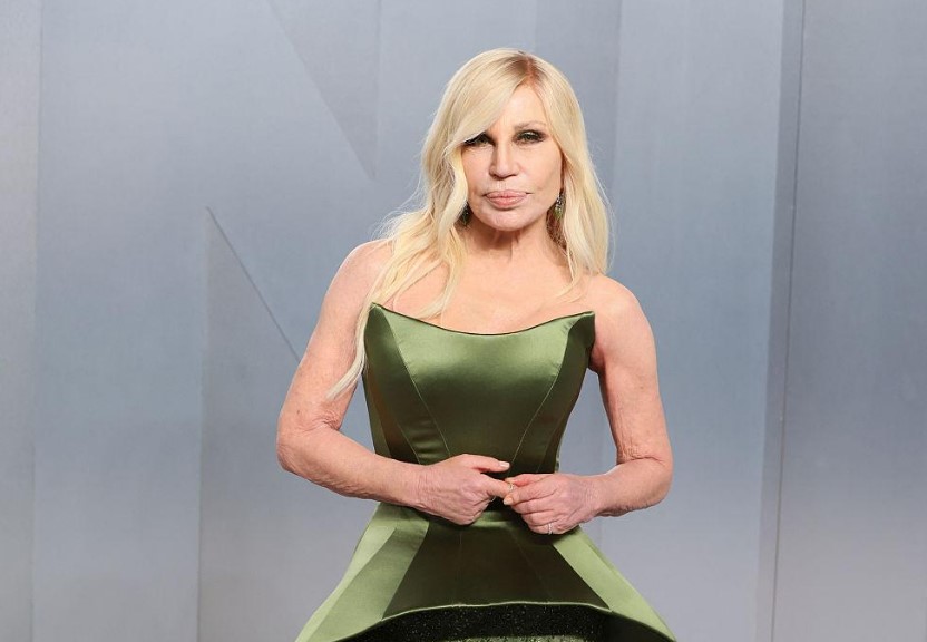 Donatella Versace объединяется с REVOLVE ради нового бренда