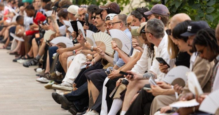 Парижская неделя моды под знаком +28 °C: прощайте, шерстяные пальто